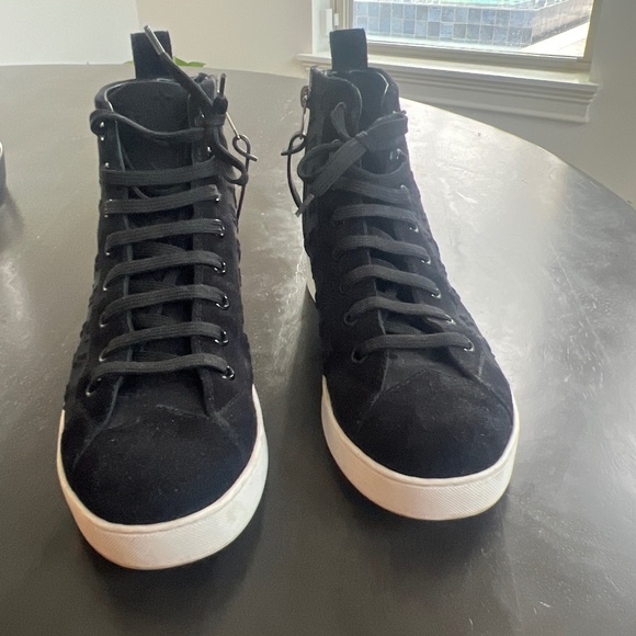 Authentic Louis Vuitton Suede sneakers - Picture 1 of 4